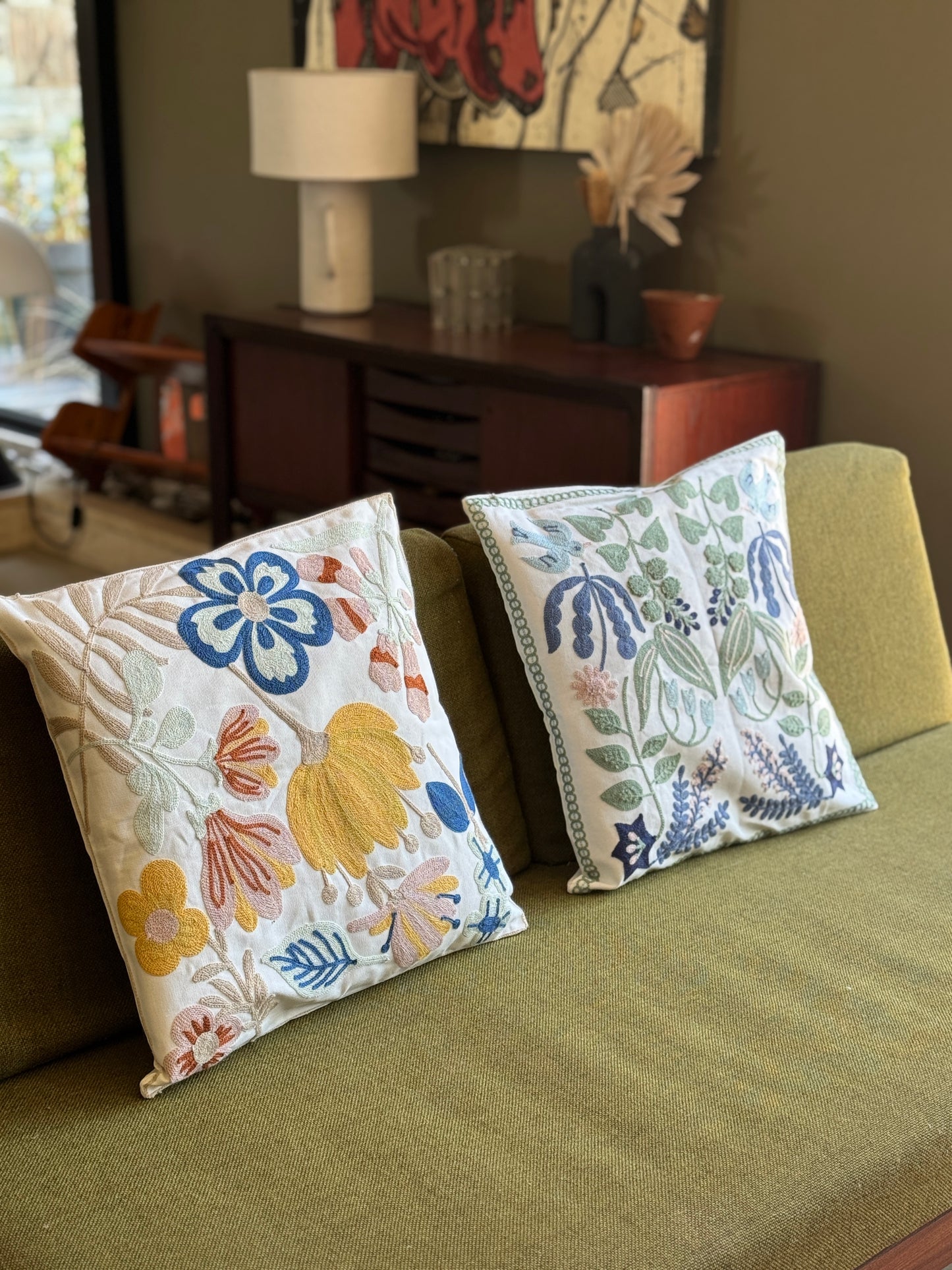 Housses de coussins brodées