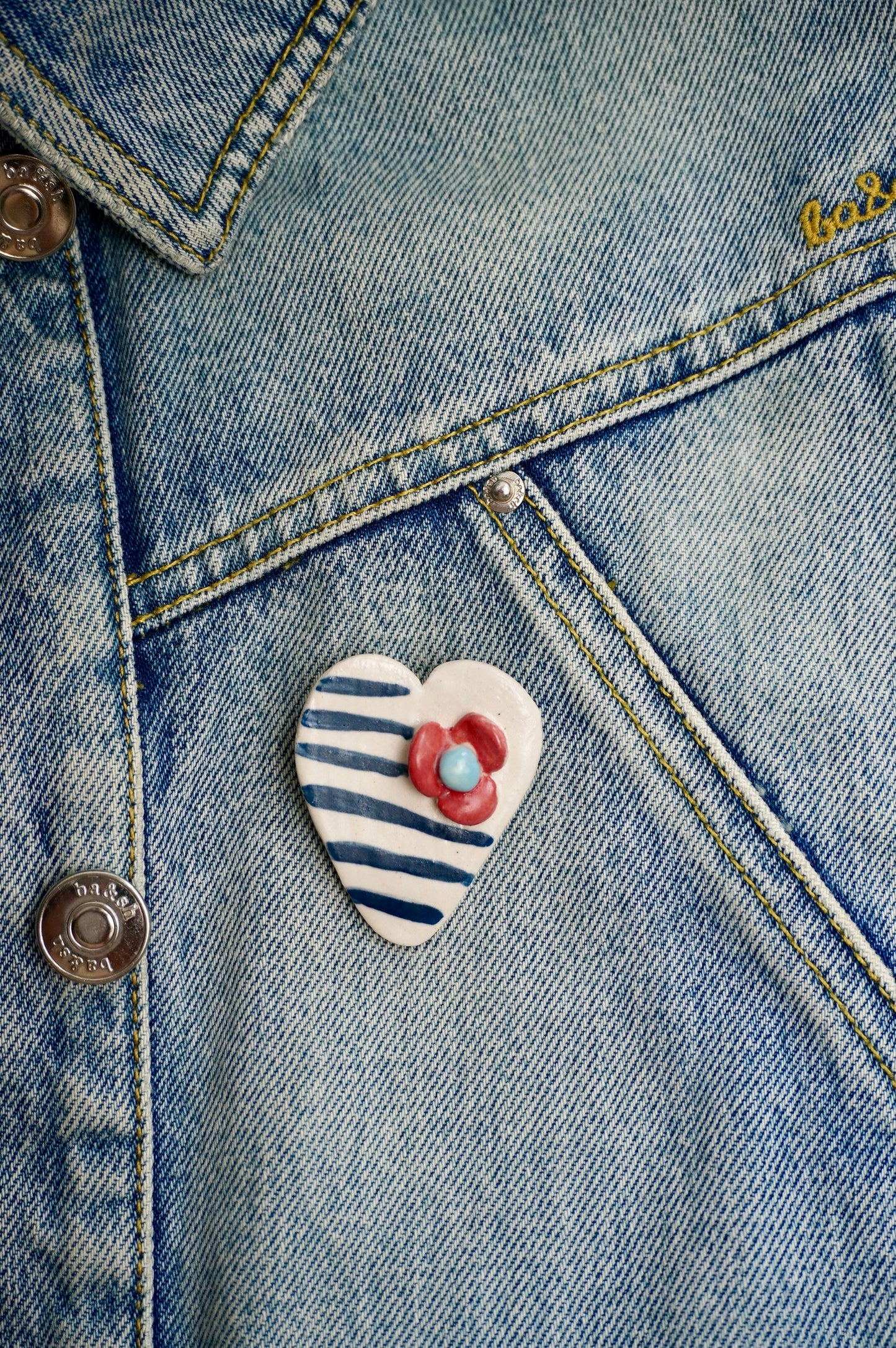 Broches artisanales en grès